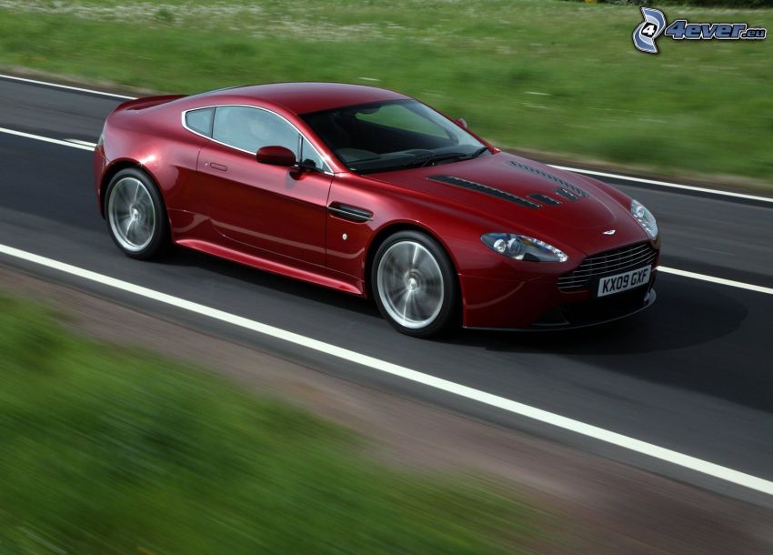 Aston Martin, la vitesse, route