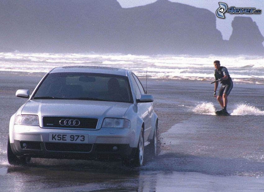 Audi A6, eau, surfeur