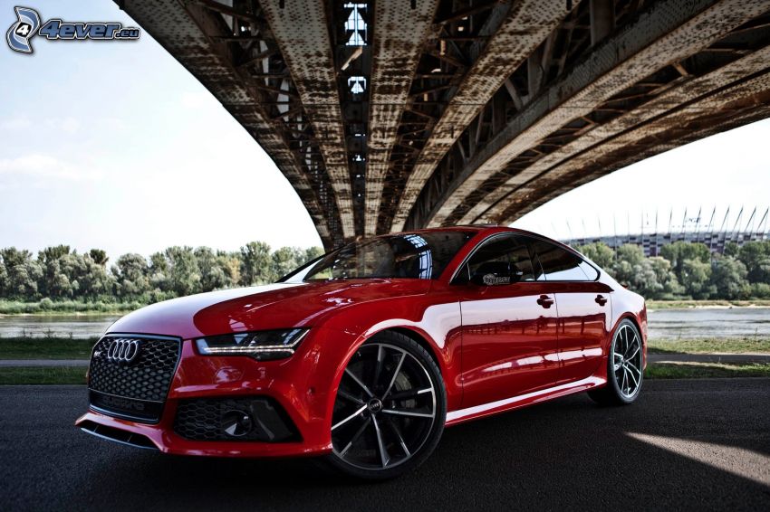 Audi RS7, sous le pont