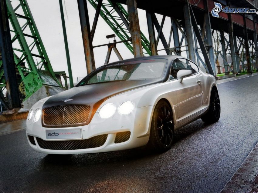 Bentley, sous le pont, lumières, route