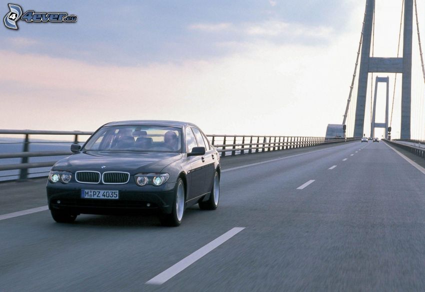 BMW 740, pont, la vitesse