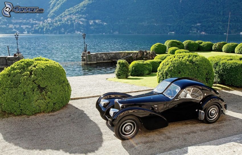 Bugatti, automobile de collection, arbustes, lac