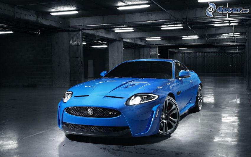 Jaguar XKR, garage