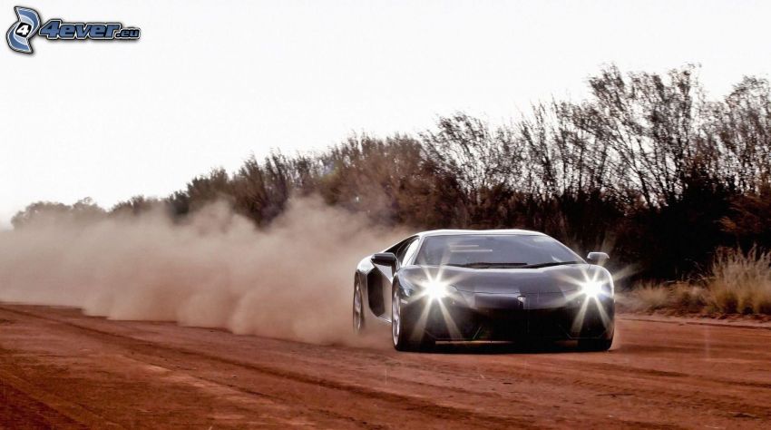 Lamborghini Aventador, lumières, champ, la poussière