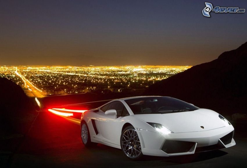 Lamborghini Gallardo, ville dans la nuit