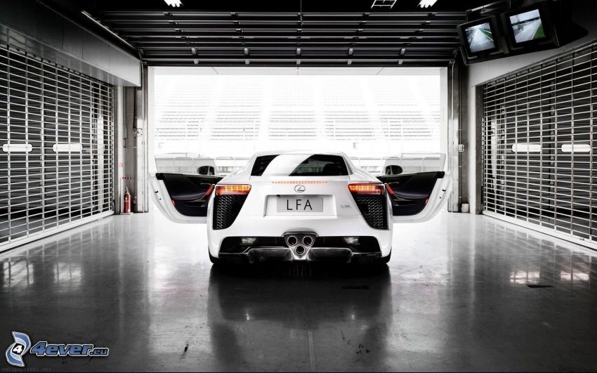 Lexus LFA, garage