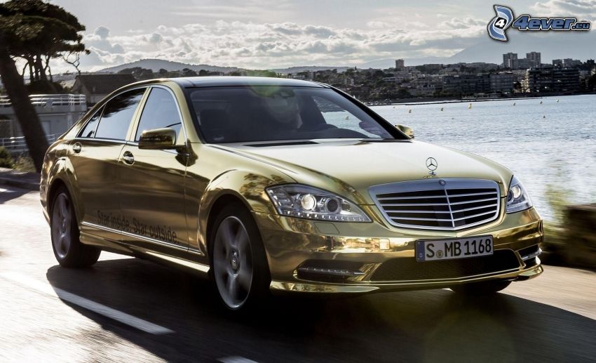 Mercedes-Benz S, en or, la vitesse