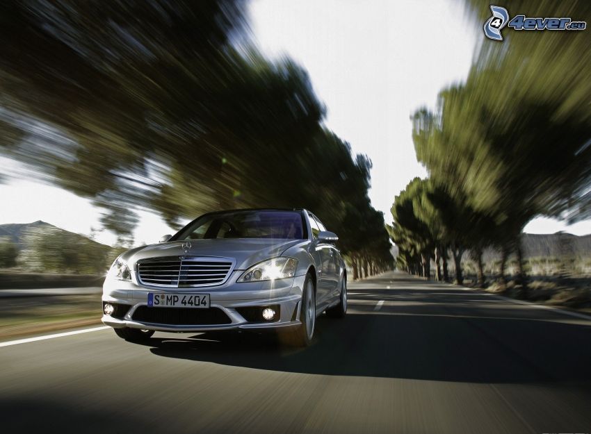 Mercedes-Benz SLS AMG, route droite, la vitesse