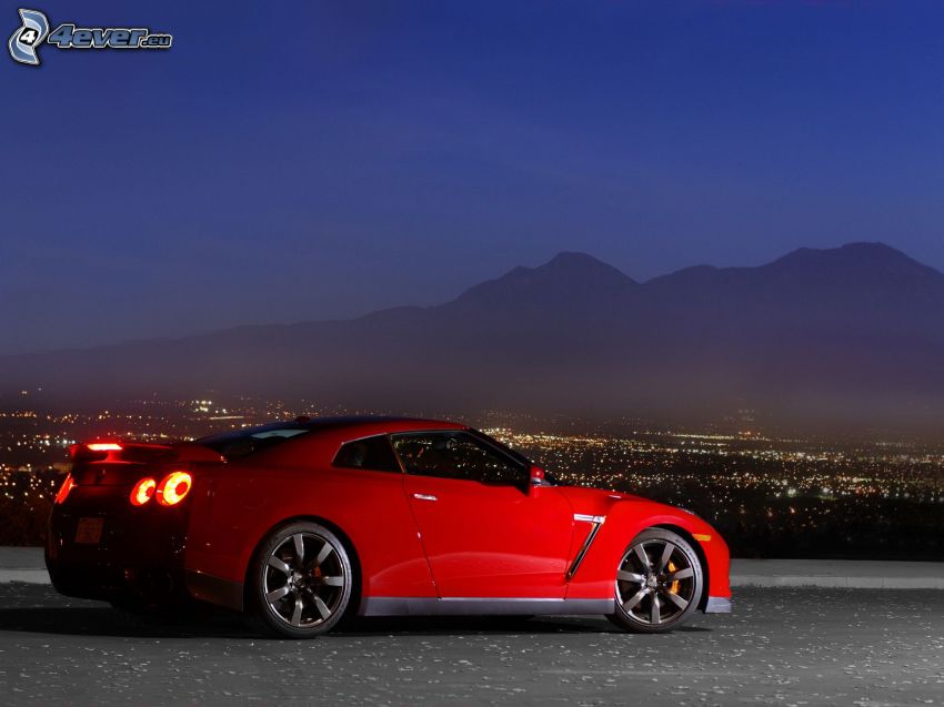 Nissan GTR, ville dans la nuit, montagne