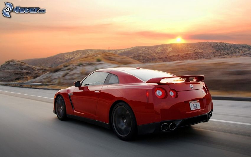 Nissan GTR-R35, coucher du soleil, montagne