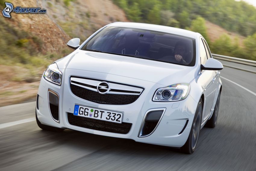 Opel Insignia OPC, la vitesse, tournant