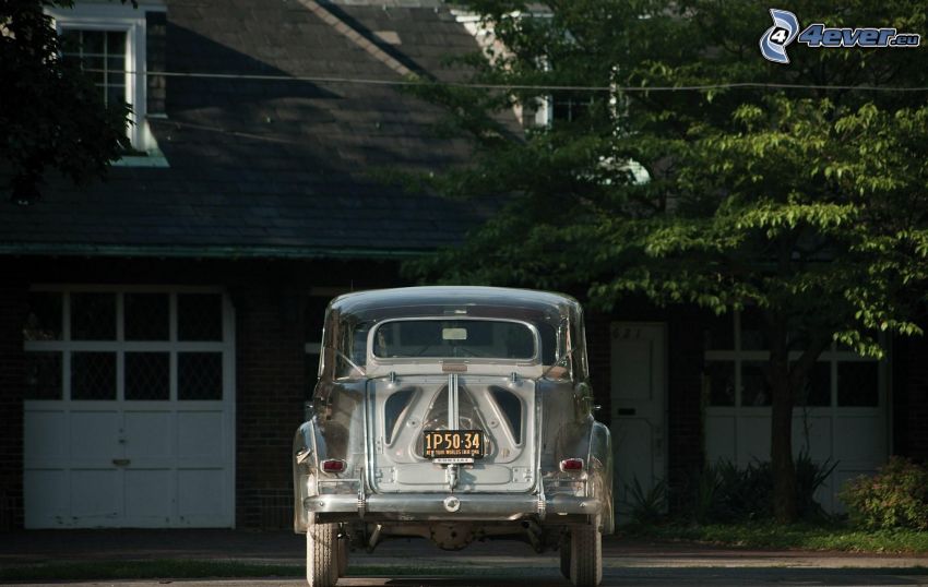 Pontiac Deluxe, automobile de collection, maison, arbre