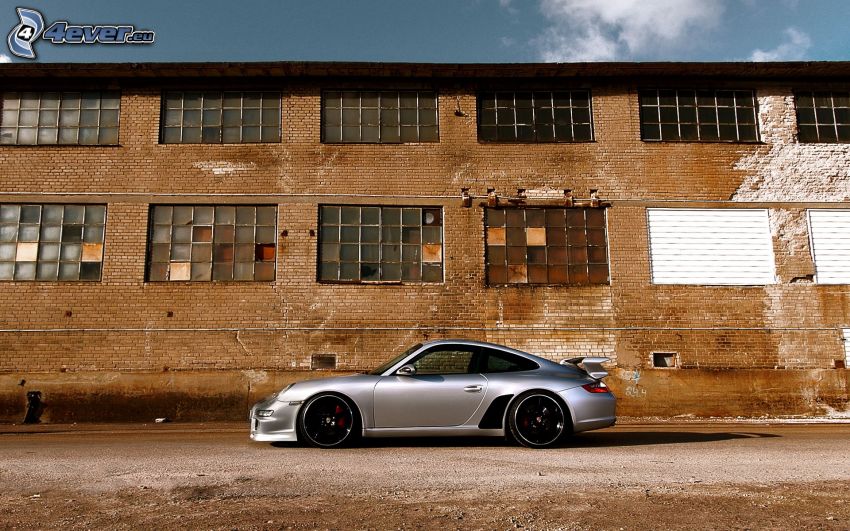 Porsche GT3R, vieux bâtiment