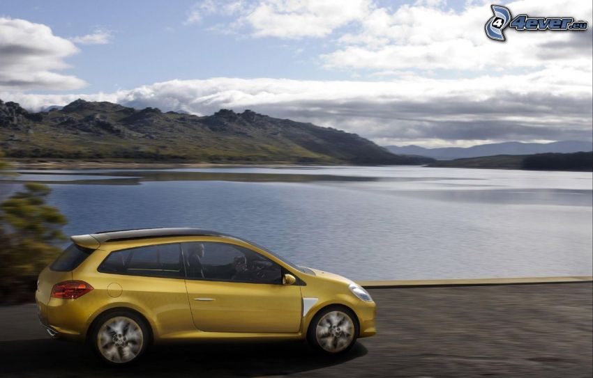Renault Clio, la vitesse, lac, collines