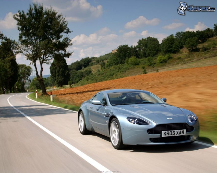 Aston Martin, la vitesse, route