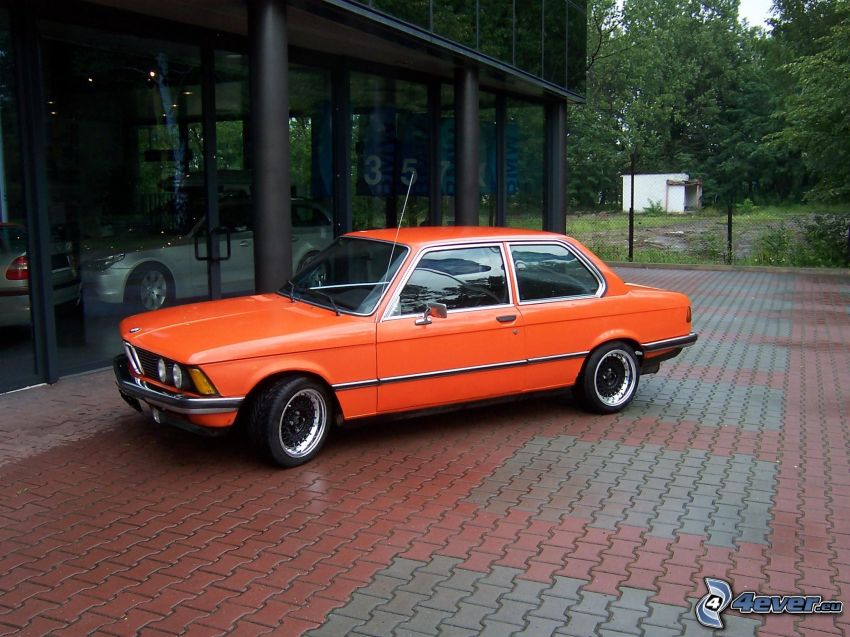 BMW E21, bâtiment, trottoir