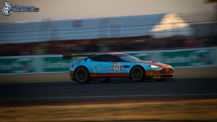 Aston Martin, voiture de course, la vitesse