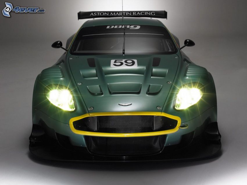 Aston Martin DB9, voiture de course