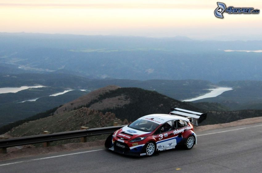 Ford Fiesta RS, rallye, vue sur le paysage