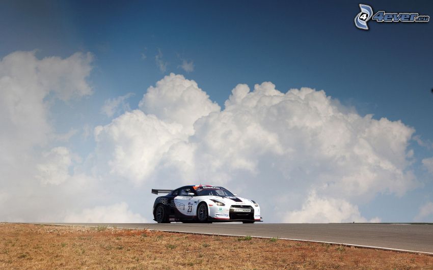 Nissan GTR, voiture de course, nuages