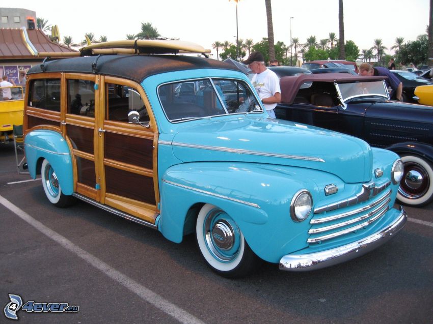 Ford Woody, automobile de collection, parking