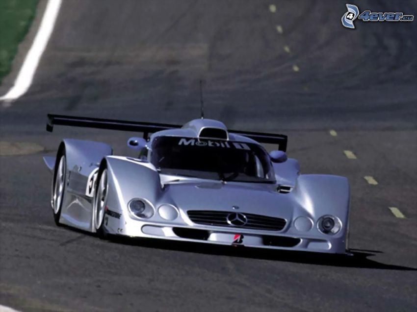 Mercedes-Benz CLK GTR, formule, course