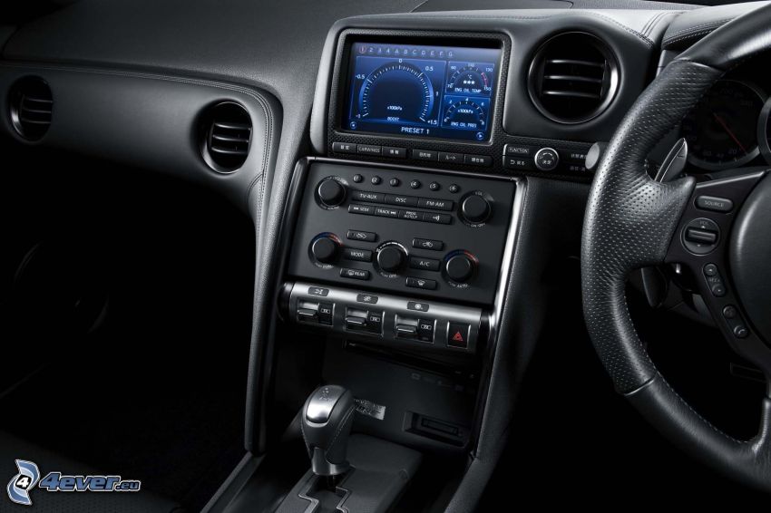 Nissan GT-R, intérieur