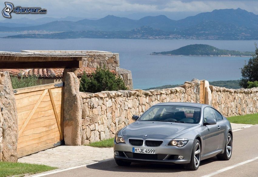 BMW 6 Series, muro di pietra, strada, lago, colline