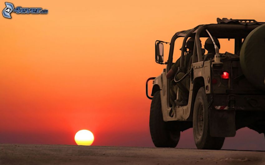 Hummer H1, tramonto