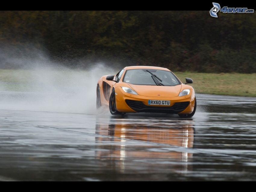 McLaren MP4-12C, acqua