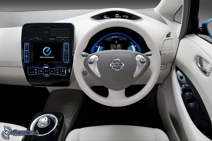 Nissan Leaf, interno, cruscotto, volante