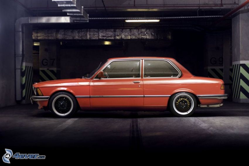 BMW E21, garage