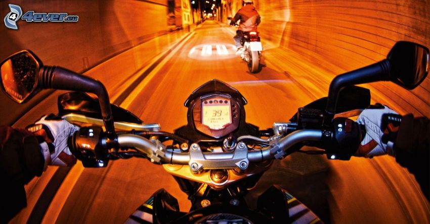 KTM duke 125, velocità, tunnel