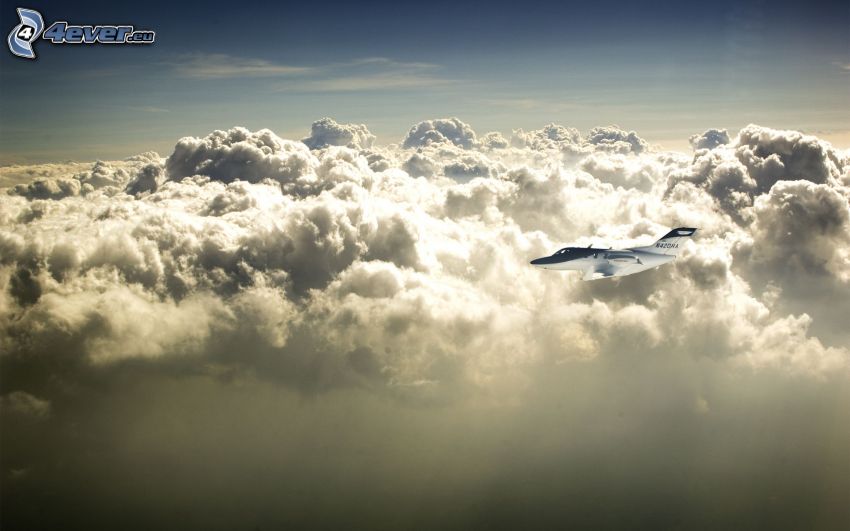 aereo nel cielo, nuvole