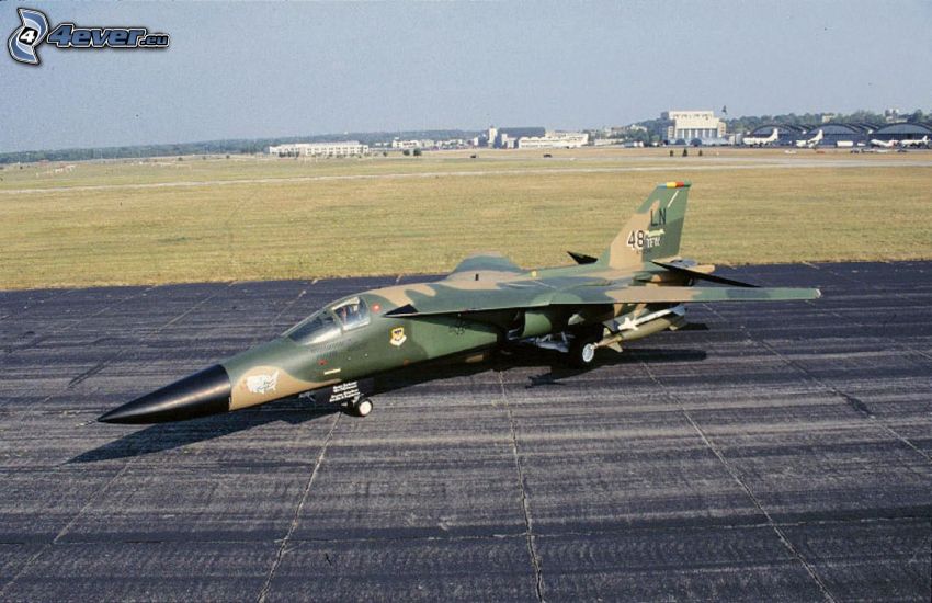 F-111 Aardvark, aeroporto
