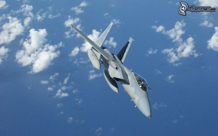 F-15 Eagle, nuvole