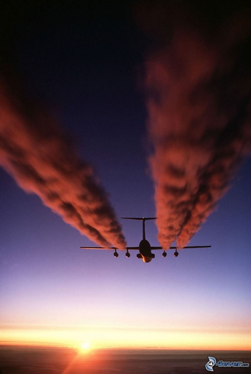 Lockheed C-141 Starlifter, scia di condensazione, levata del sole