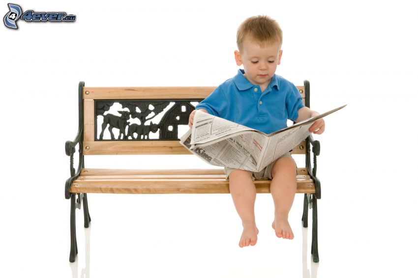 ragazzino, giornale, panchina, bambini su una panchina