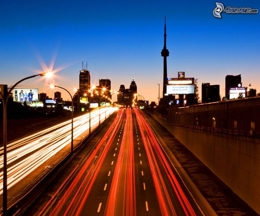 autostrada di sera, Toronto, grattacieli, città di sera