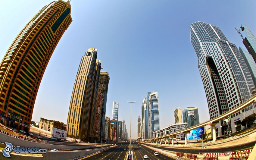Dubai, grattacieli, autostrada
