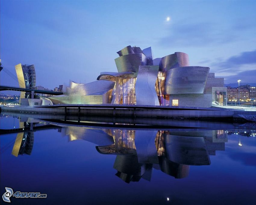 Guggenheim Museum, sera, città, riflessione
