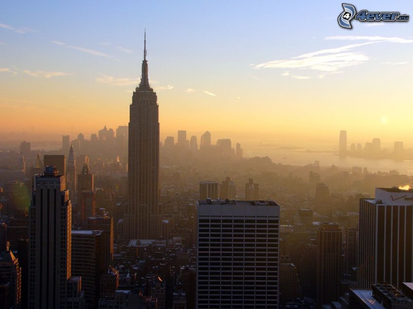 Manhattan, Empire State Building, città di sera, smog