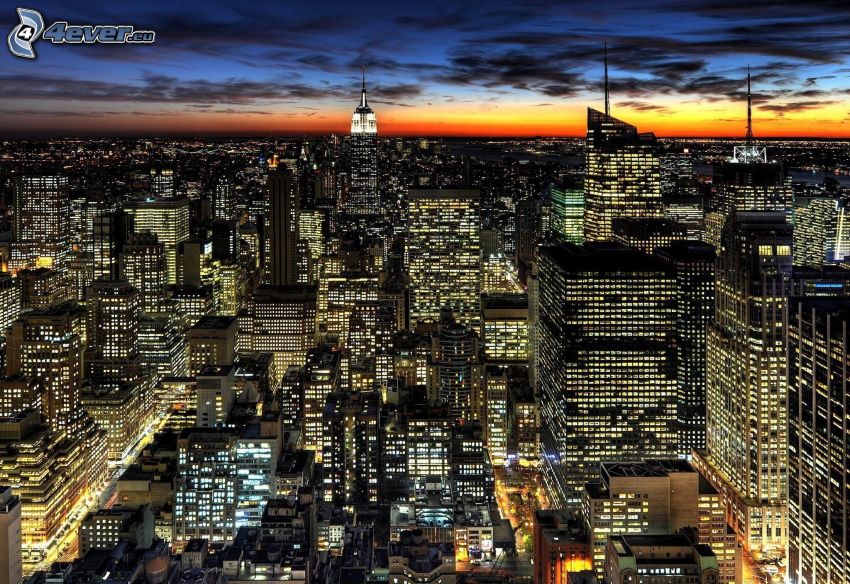 New York, città di sera, grattacieli, dopo il tramonto
