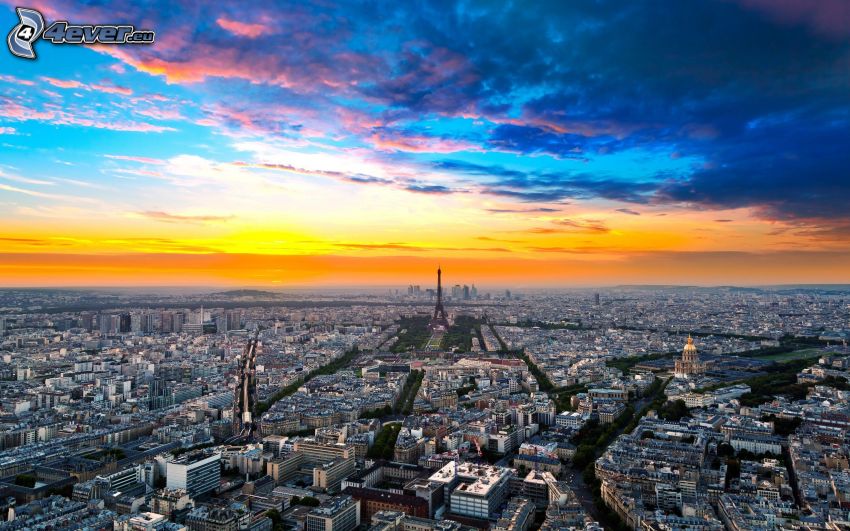 Parigi, Torre Eiffel, L'Hôtel national des Invalides, cielo arancione