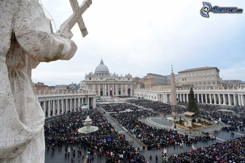 Piazza San Pietro, folla, Città del Vaticano, statua