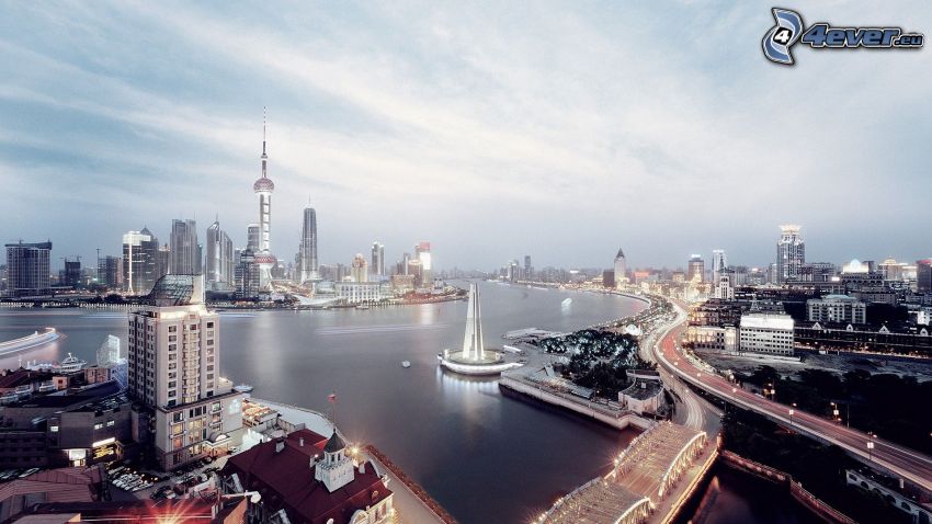 Shanghai, città di sera, il fiume
