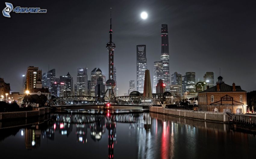 Shanghai, città notturno, luna