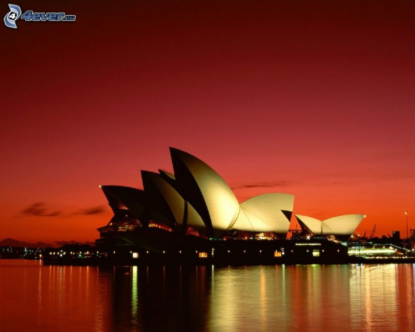 Sydney Opera House, il cielo rosso