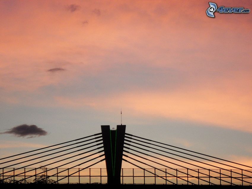 ponte dell'autostrada, il cielo rosso