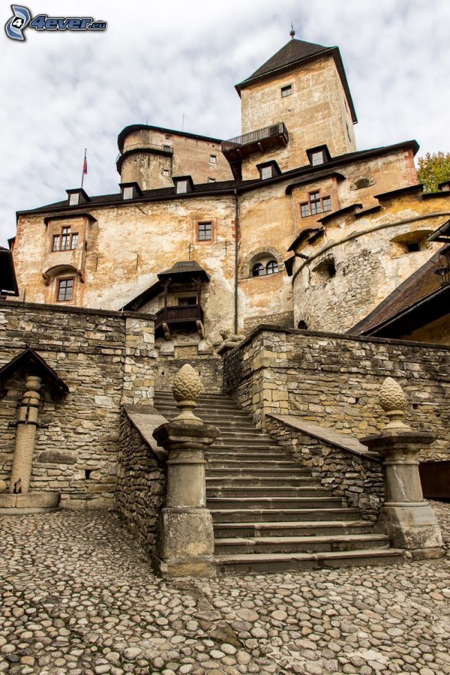 Castello di Orava, scale